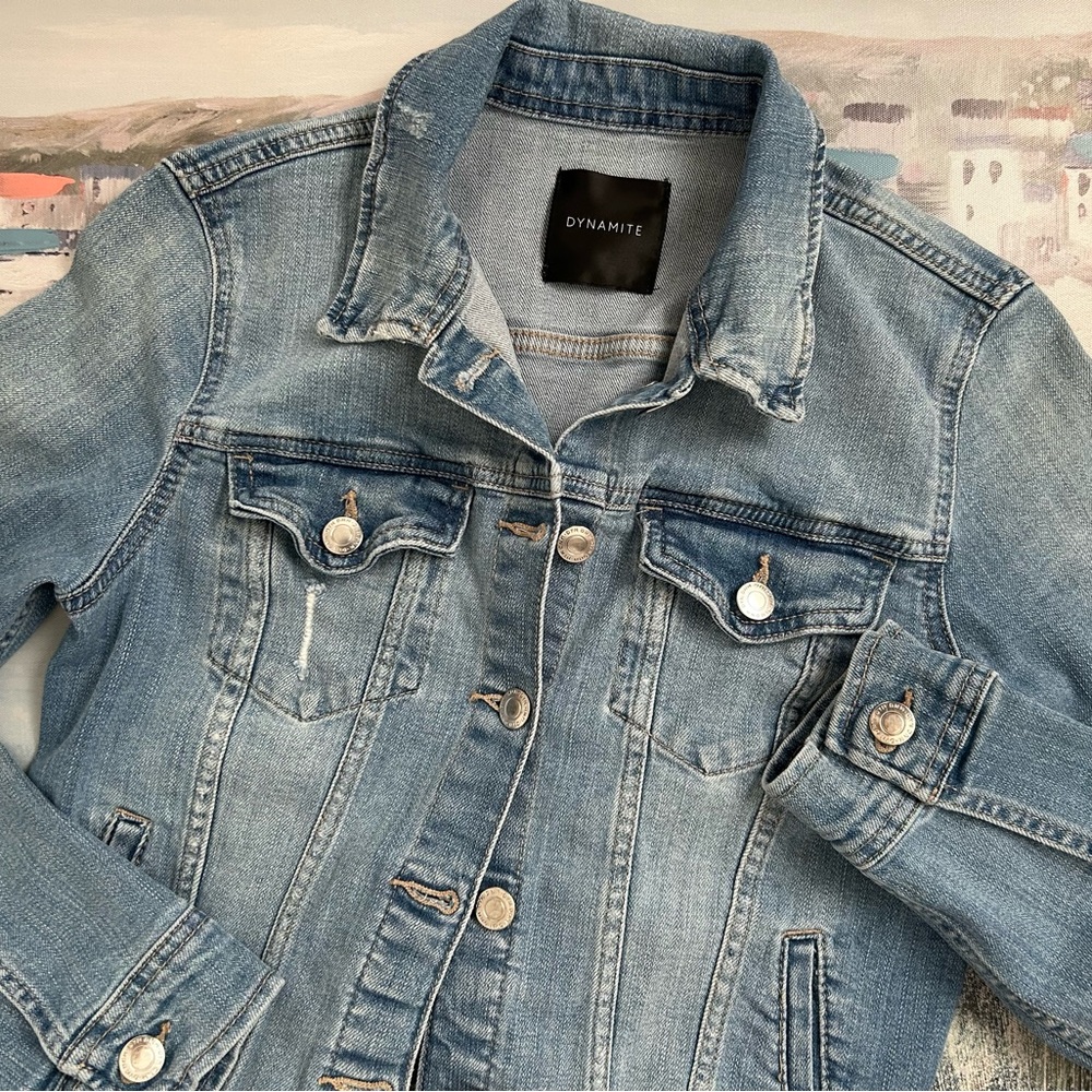 Dynamite Fitted Jean Jacket Distressed Lightwash🌸🩵